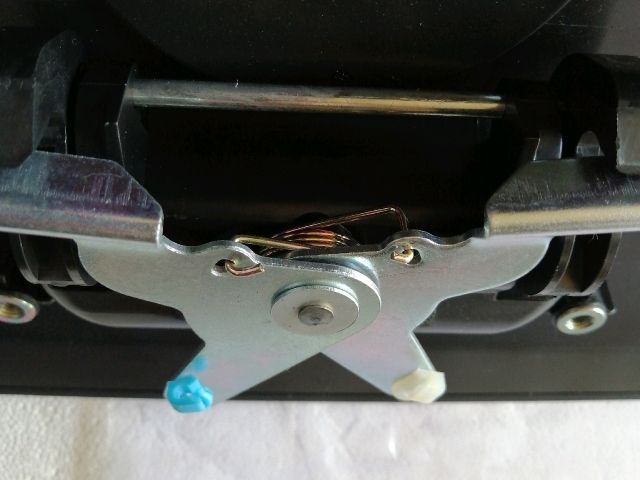 bontott NISSAN NAVARA Plató Ajtó Kilincs