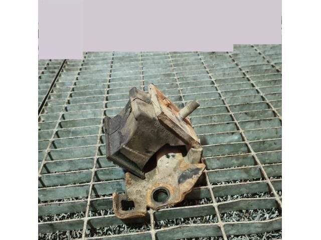 bontott NISSAN NAVARA Tartó Bak