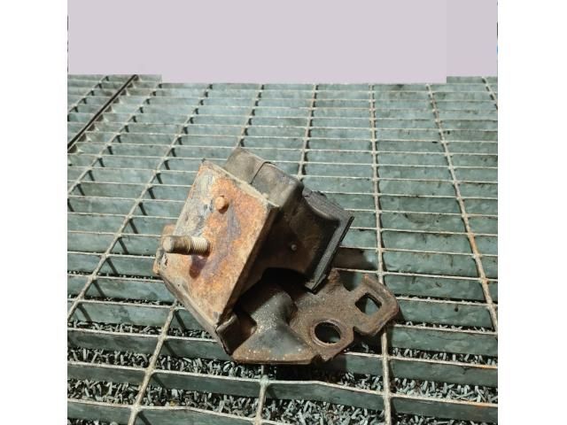 bontott NISSAN NAVARA Tartó Bak