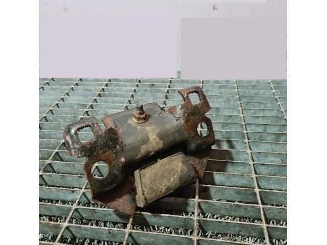 bontott NISSAN NAVARA Tartó Bak