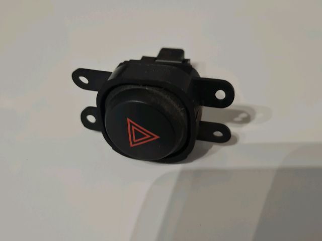 bontott NISSAN NAVARA Vészvillogó Kapcsoló