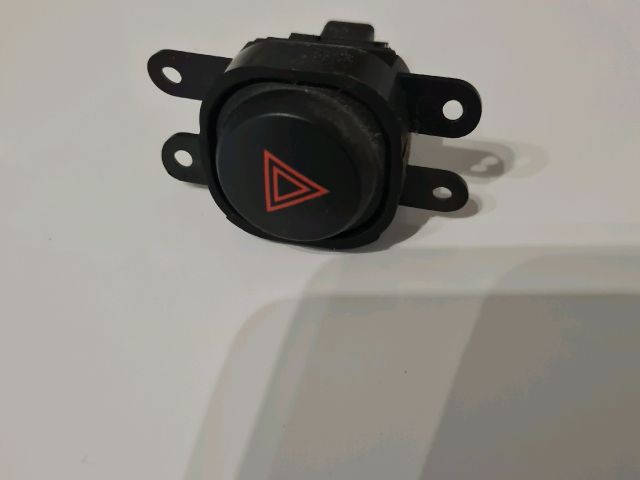 bontott NISSAN NAVARA Vészvillogó Kapcsoló