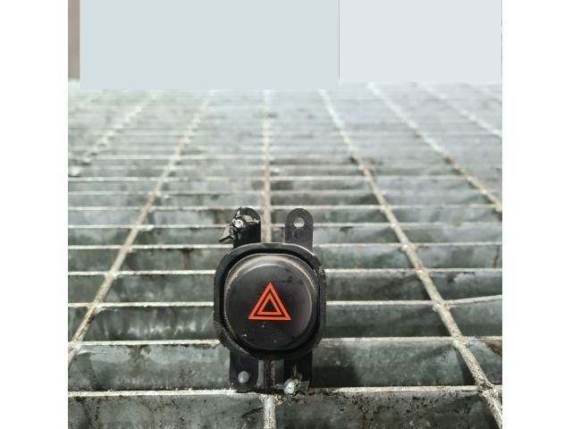 bontott NISSAN NAVARA Vészvillogó Kapcsoló