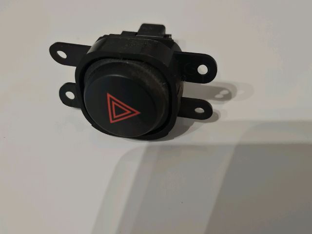 bontott NISSAN NAVARA Vészvillogó Kapcsoló