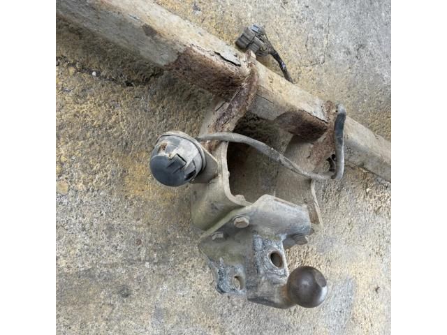 bontott NISSAN NAVARA Vonóhorog