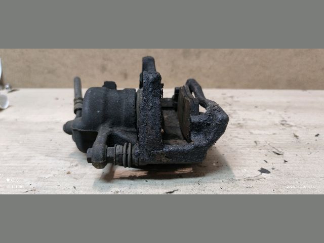 bontott NISSAN NOTE Jobb első Féknyereg Munkahengerrel