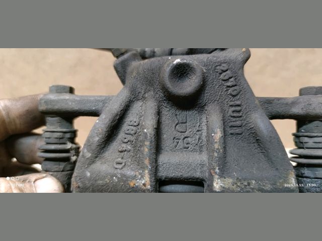 bontott NISSAN NOTE Jobb első Féknyereg Munkahengerrel