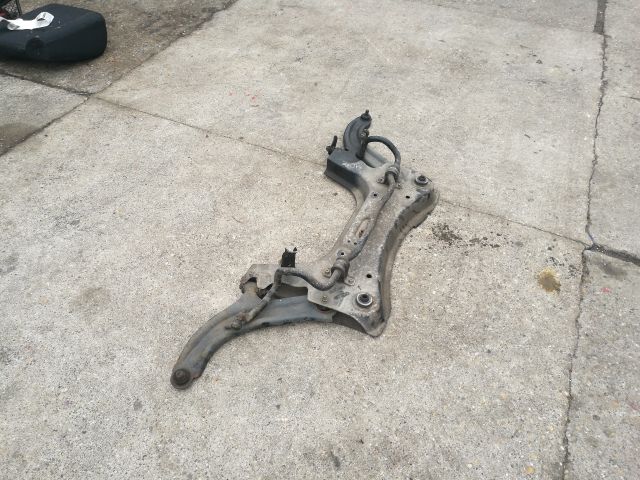 bontott NISSAN NOTE Első Bölcső