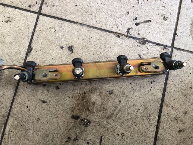 bontott NISSAN NOTE Porlasztó Sor / Híd