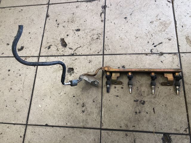 bontott NISSAN NOTE Porlasztó Sor / Híd