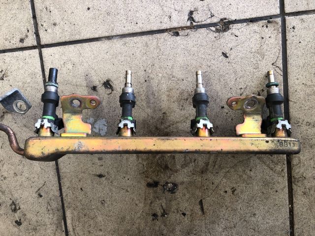 bontott NISSAN NOTE Porlasztó Sor / Híd