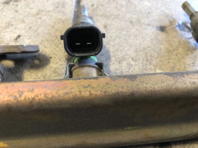 bontott NISSAN NOTE Porlasztó Sor / Híd