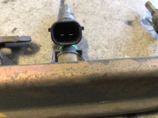 bontott NISSAN NOTE Porlasztó Sor / Híd