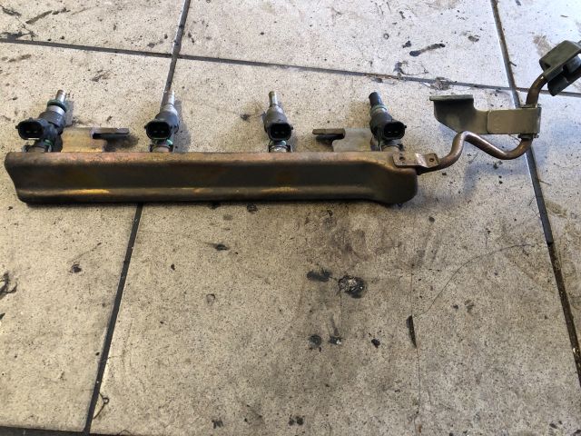 bontott NISSAN NOTE Porlasztó Sor / Híd