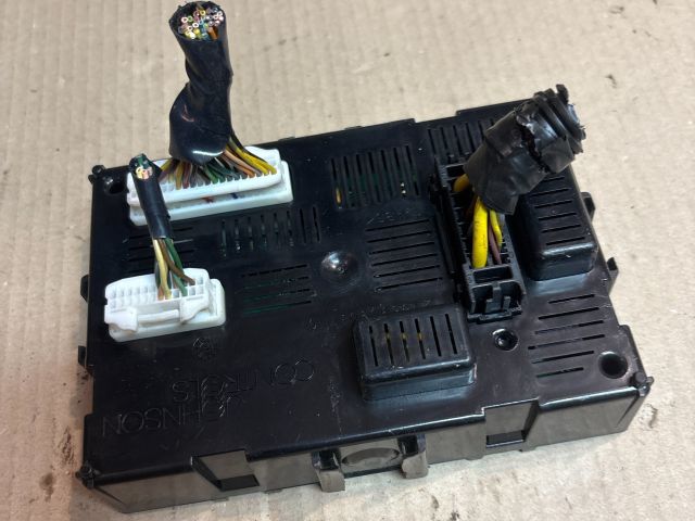 bontott NISSAN NOTE Biztosítéktábla Utastér