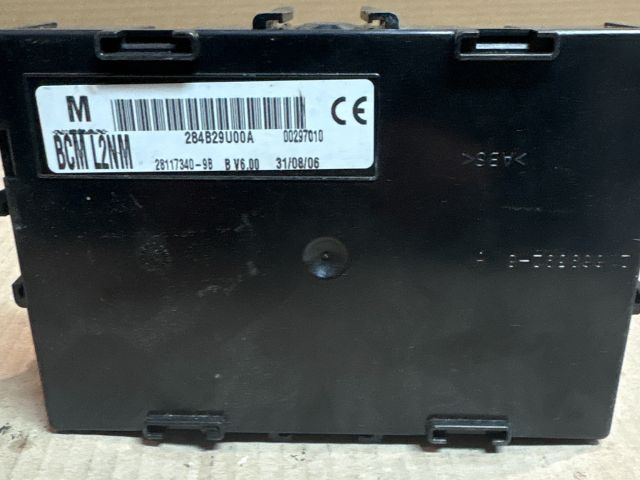 bontott NISSAN NOTE Biztosítéktábla Utastér