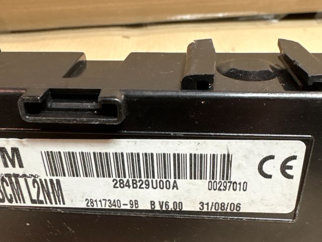 bontott NISSAN NOTE Biztosítéktábla Utastér