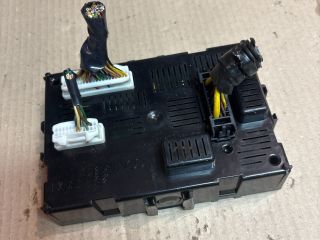 bontott NISSAN NOTE Biztosítéktábla Utastér