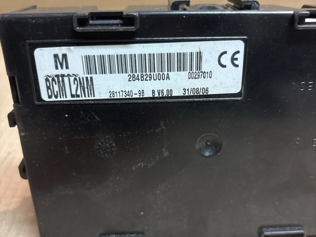 bontott NISSAN NOTE Biztosítéktábla Utastér