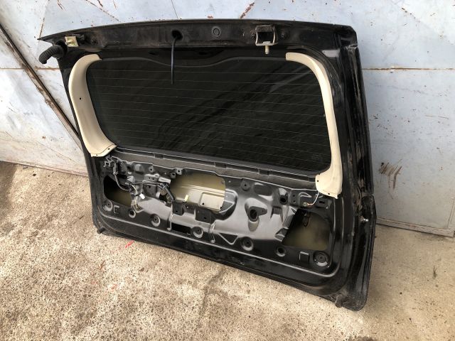 bontott NISSAN NOTE Csomagtérajtó (Részeivel)