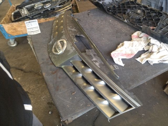 bontott NISSAN NOTE Hűtőrács