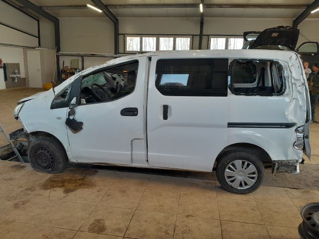 bontott NISSAN NV200 Csomagtérajtó Díszléc