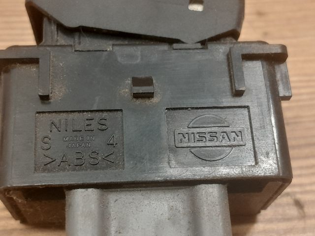 bontott NISSAN NV200 Jobb első Ülésfűtés Kapcsoló