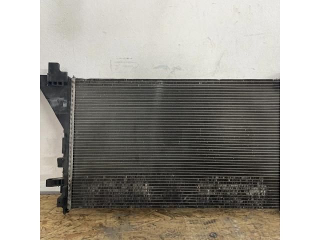 bontott NISSAN NV400 Vízhűtő Radiátor (Klímás)