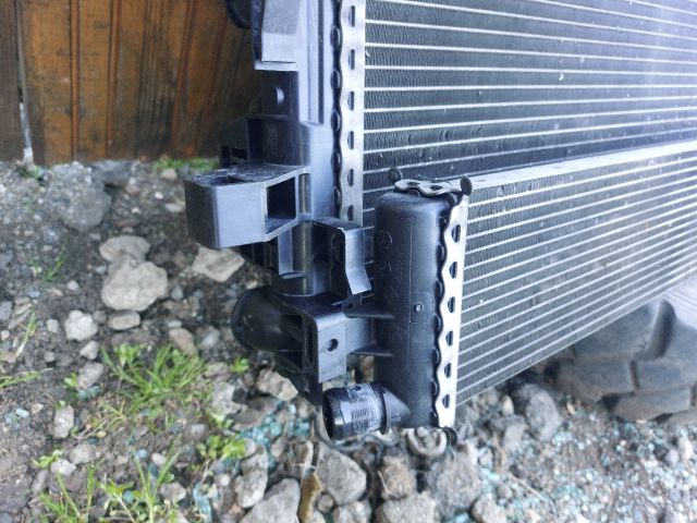 bontott NISSAN NV400 Vízhűtő Radiátor (Klímás)