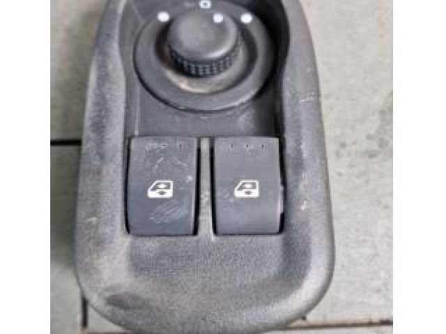 bontott NISSAN NV400 Ablakemelő Kapcsoló Négyes / Kettes