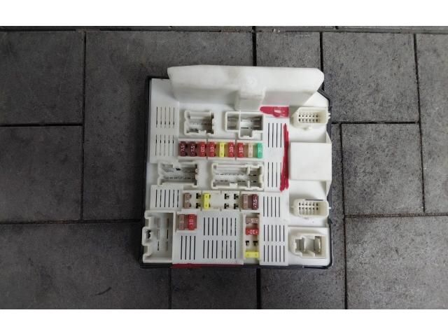 bontott NISSAN NV400 Biztosítéktábla Utastér