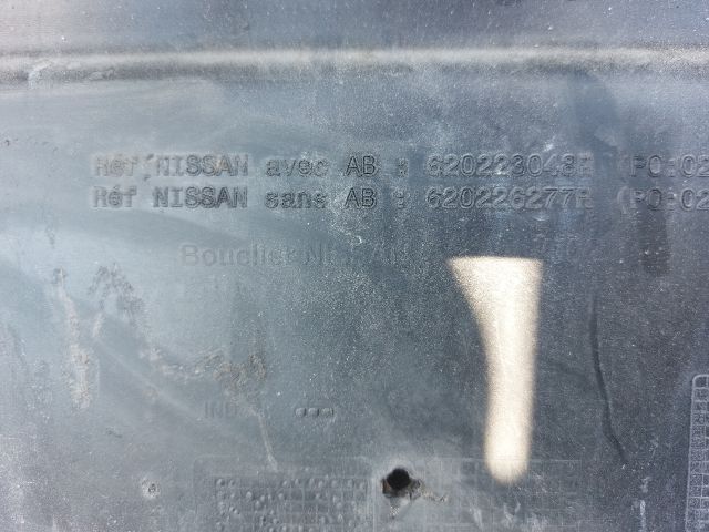 bontott NISSAN NV400 Első Lökhárító (Részeivel)