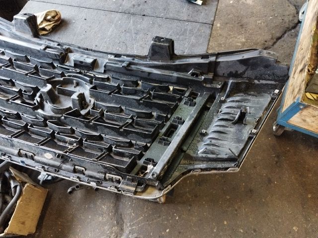 bontott NISSAN NV400 Hűtőrács