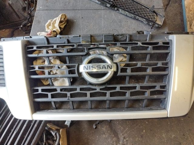bontott NISSAN NV400 Hűtőrács