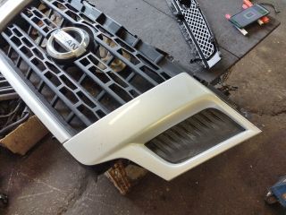 bontott NISSAN NV400 Hűtőrács