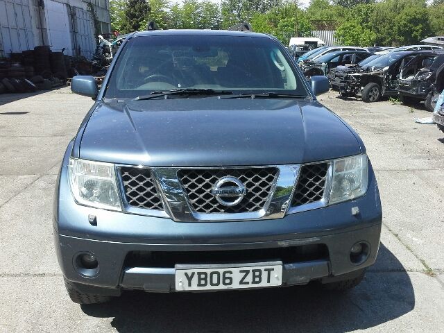 bontott NISSAN PATHFINDER Bal hátsó Féltengely