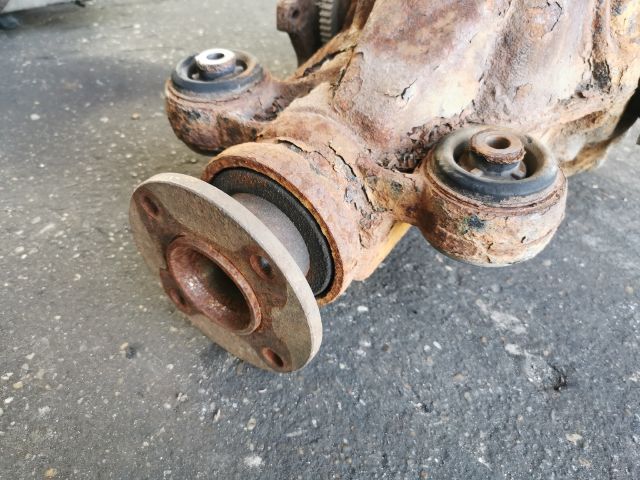 bontott NISSAN PATHFINDER Hátsó Differenciálmű