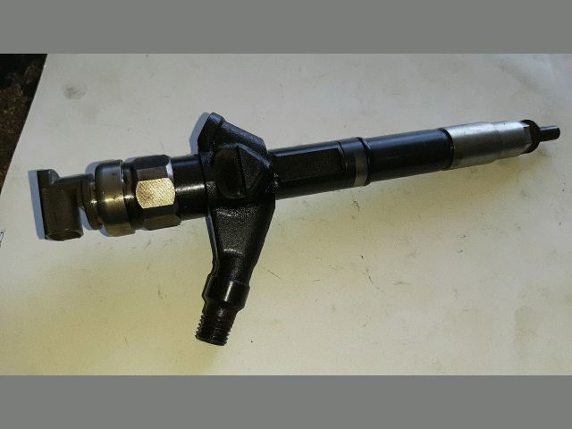 bontott NISSAN PATHFINDER Porlasztó (1 db)