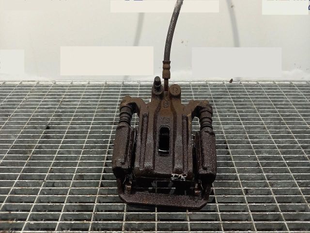 bontott NISSAN PATHFINDER Jobb hátsó Féknyereg Munkahengerrel