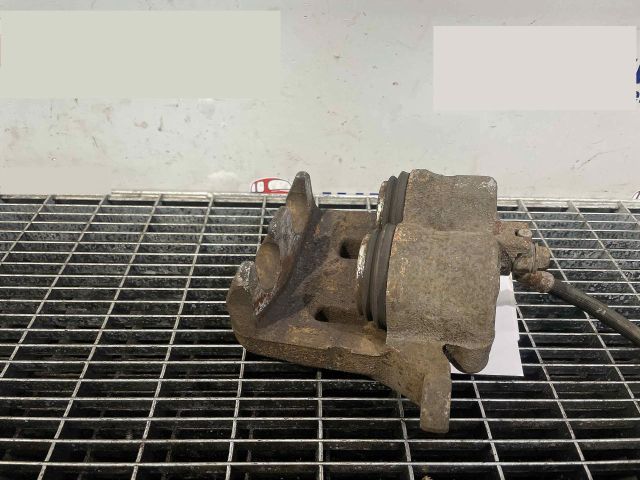 bontott NISSAN PATHFINDER Jobb első Féknyereg Munkahengerrel