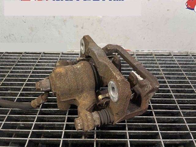 bontott NISSAN PATHFINDER Jobb hátsó Féknyereg Munkahengerrel