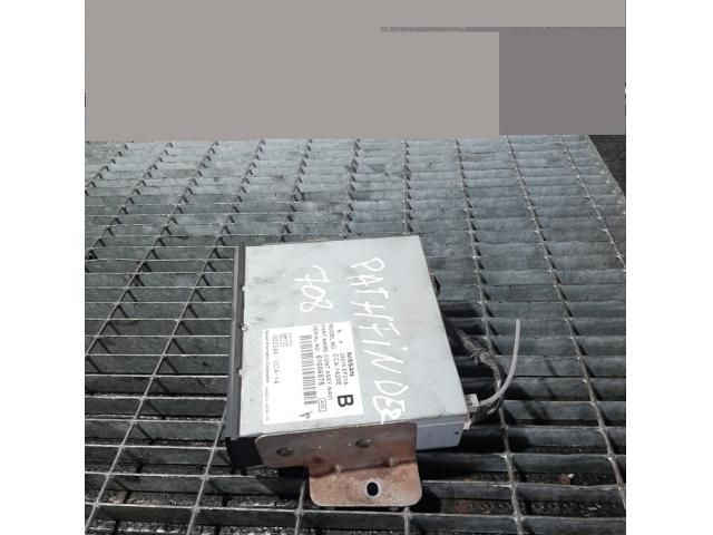 bontott NISSAN PATHFINDER CD / DVD Tár