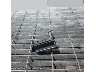 bontott NISSAN PATHFINDER Csomagtérajtó Kilincs