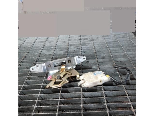 bontott NISSAN PATHFINDER Csomagtérajtó Zárszerkezet