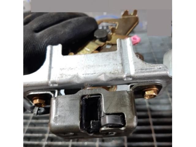 bontott NISSAN PATHFINDER Csomagtérajtó Zárszerkezet