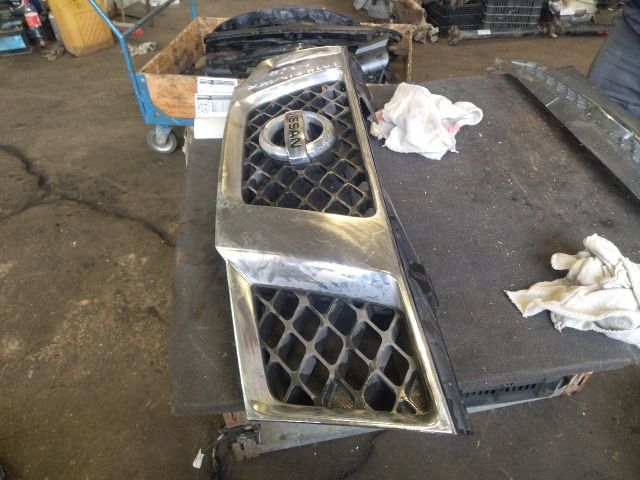 bontott NISSAN PATHFINDER Hűtőrács