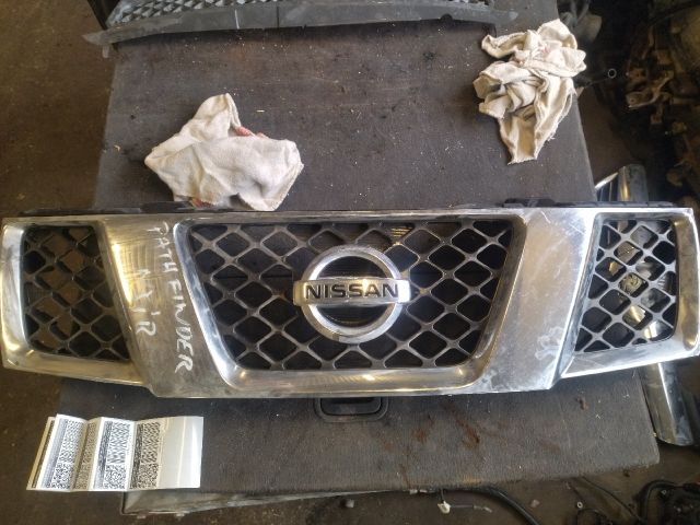 bontott NISSAN PATHFINDER Hűtőrács