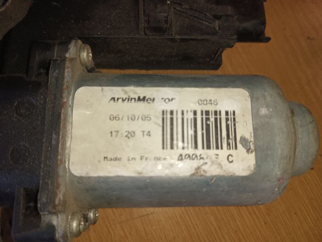 bontott NISSAN PATHFINDER Jobb első Ablakemelő Szerkezet (Elektromos)