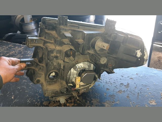 bontott NISSAN PATHFINDER Jobb Xenon Fényszóró