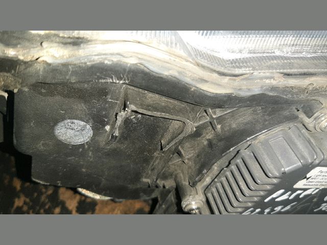 bontott NISSAN PATHFINDER Jobb Xenon Fényszóró